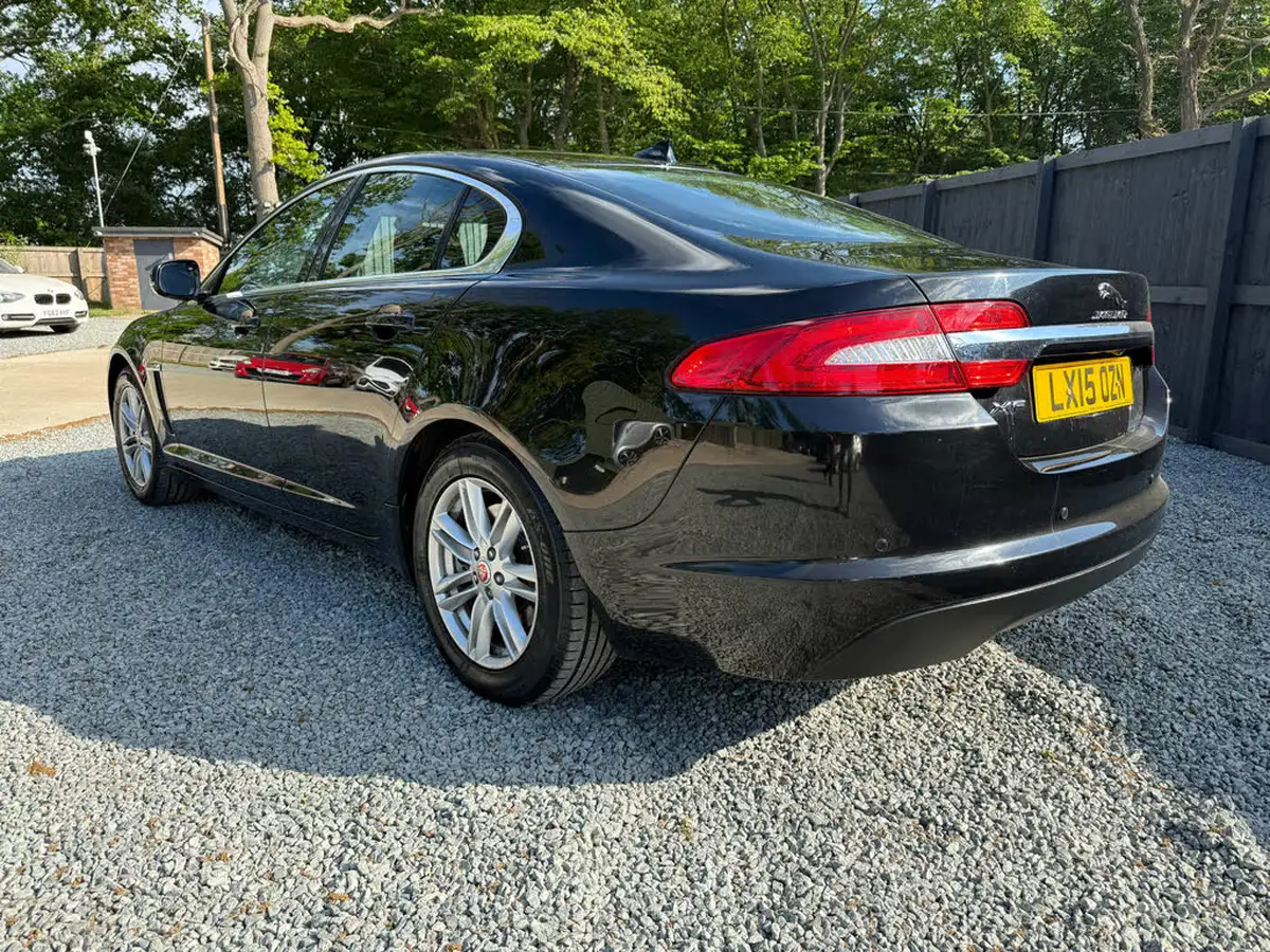 2015-jaguar-xf-22td-luxury-163ps-saloon-4d-big-9