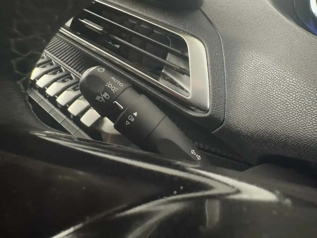 2021-peugeot-5008-suv-12-puretech-allure-big-23