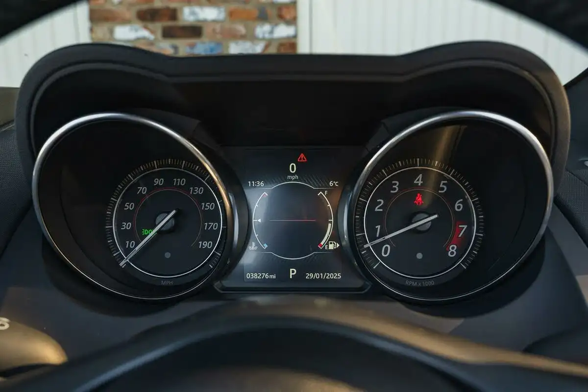 2015-jaguar-f-type-30-convertible-quickshift-big-40