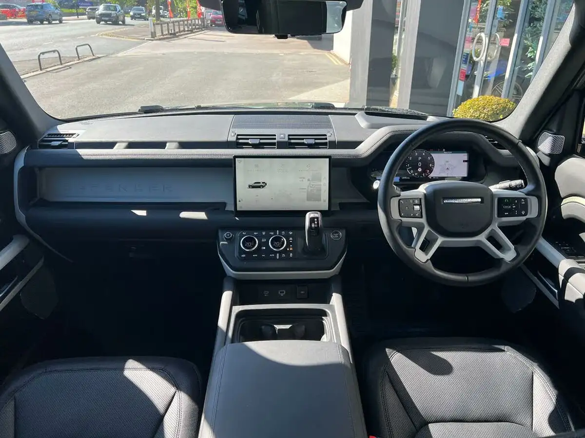2023-land-rover-130-defender-30-p300-x-dynamic-hse-big-9