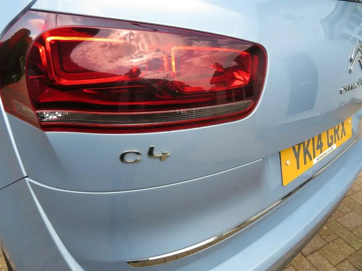 2014-citroen-c4-picasso-16e-hdi-exclusive-big-10