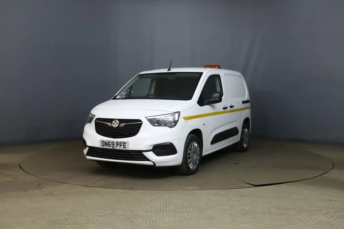 2019-vauxhall-combo-15cdti-sportive-2300-16v-100pseu6dt-l1h1-panel-big-2
