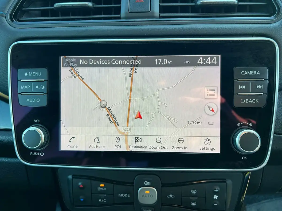 2021-nissan-leaf-e-tekna-big-29