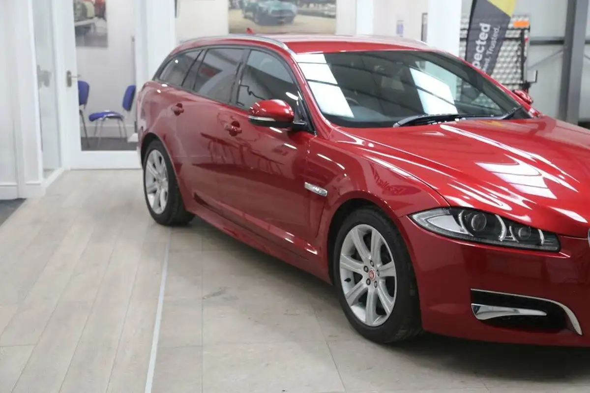 2014-jaguar-xf-30td-s-portfolio-v6-sportbrake-5d-big-3