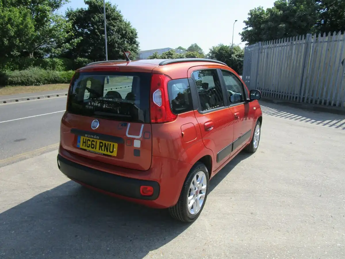 2012-fiat-panda-09-lounge-big-3