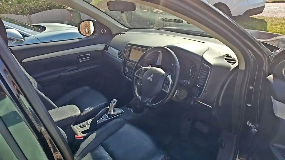 2015-mitsubishi-outlander-20-gx4h-big-0