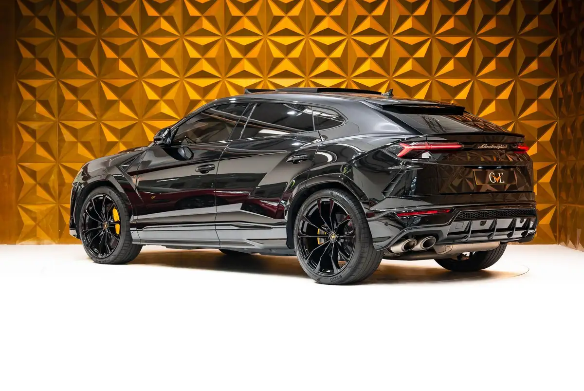 2022-lamborghini-urus-40-no-trim-big-5