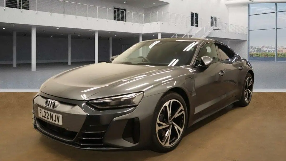 2022-audi-e-tron-gt-e-big-3