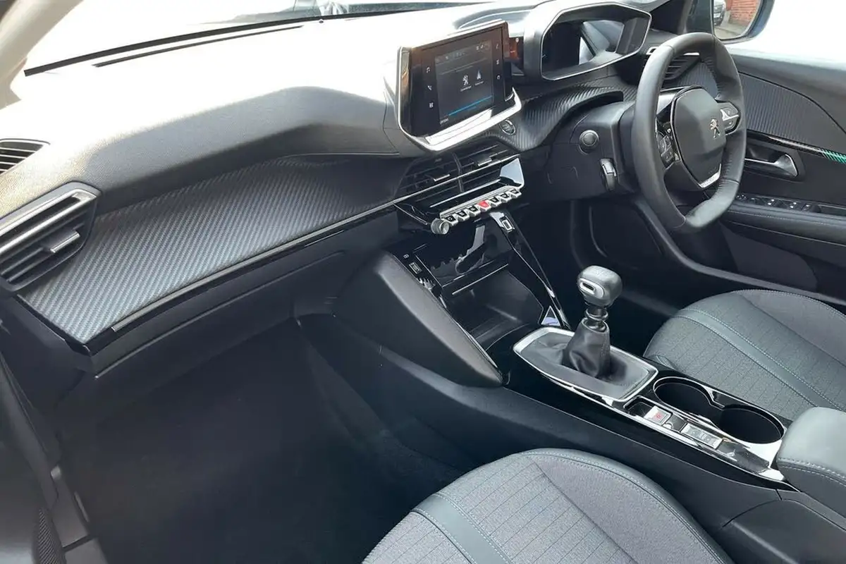 2023-peugeot-208-12-puretech-allure-premium-100ps-big-14