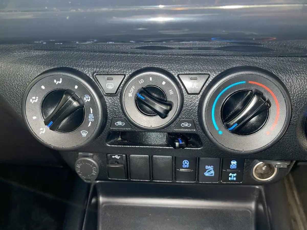 2021-toyota-hi-lux-24d-4d-icon-150hpeu6d-auto-big-7