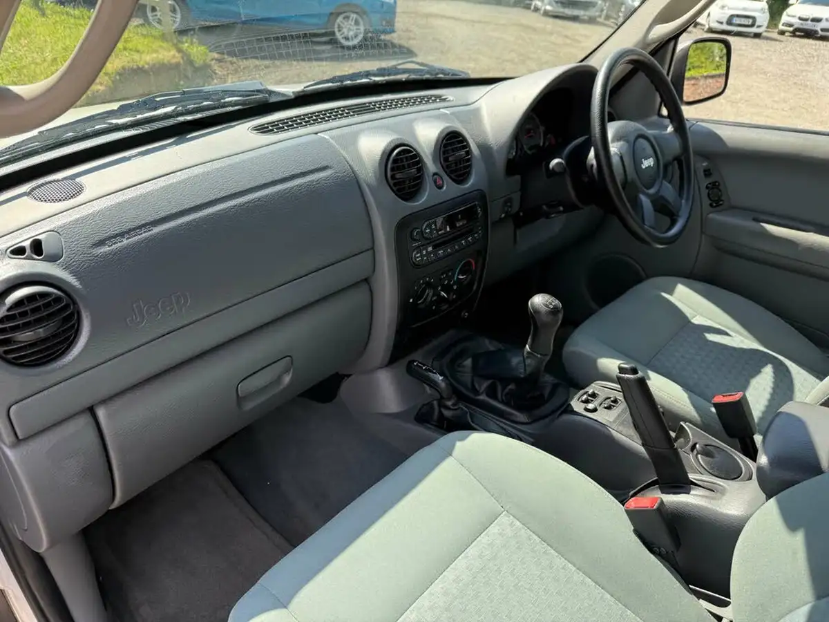 2005-jeep-cherokee-24-sport-big-24
