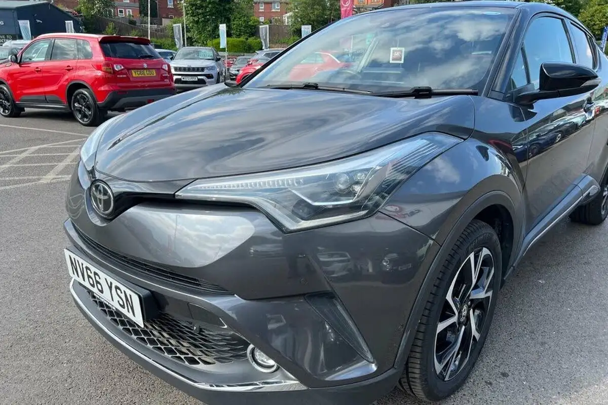 2017-toyota-c-hr-12-dynamic-big-27