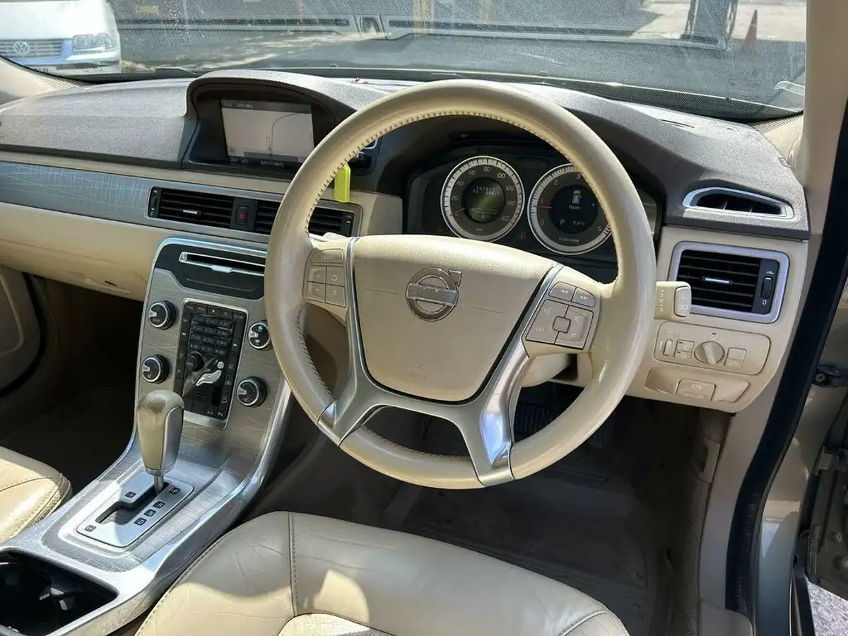 2011-volvo-xc70-24td-d5-se-lux-215bhp-geartronic-big-31