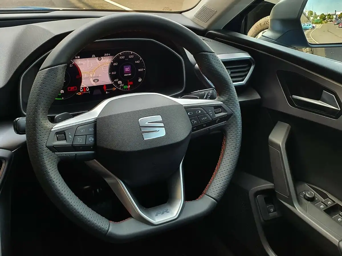 2024-seat-leon-14-e-hybrid-fr-hatchback-big-14
