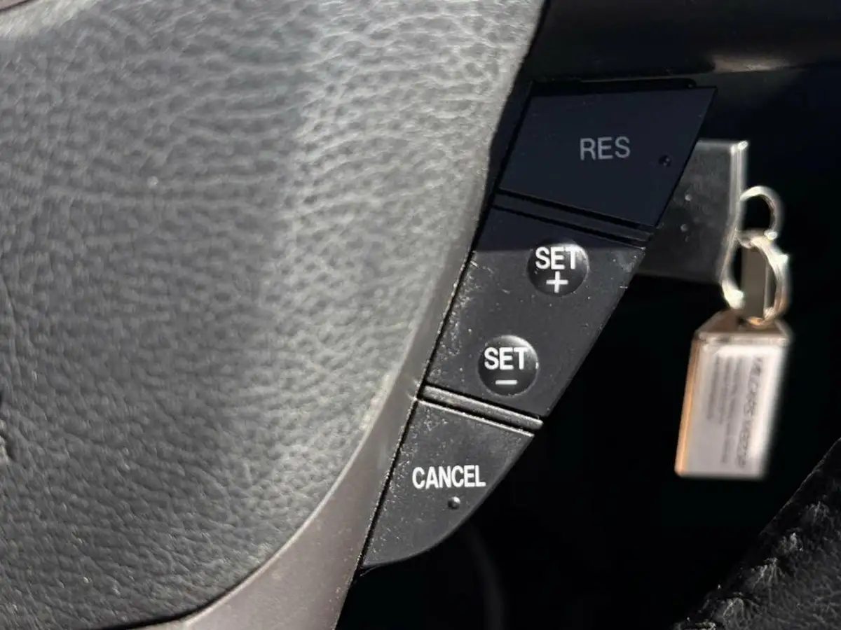 2010-mazda-mazda3-16-takuya-big-27