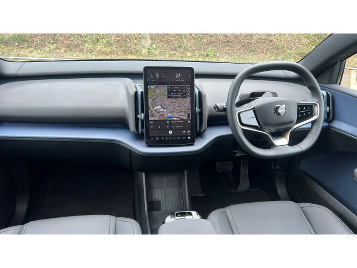 2024-volvo-ex30-e-single-motor-plus-extended-range-big-3
