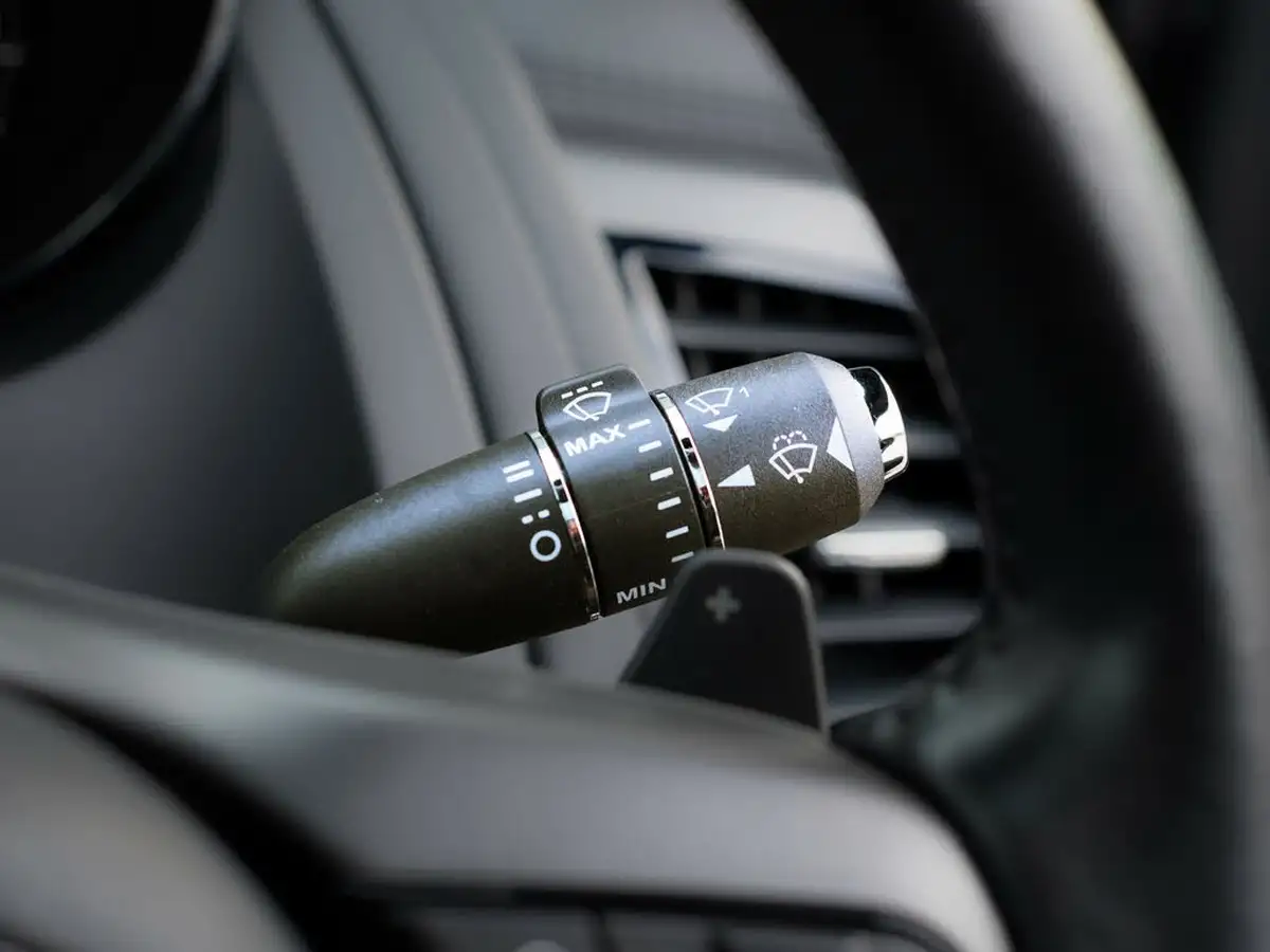 2015-jaguar-f-type-30-v6-coupe-quickshift-big-76