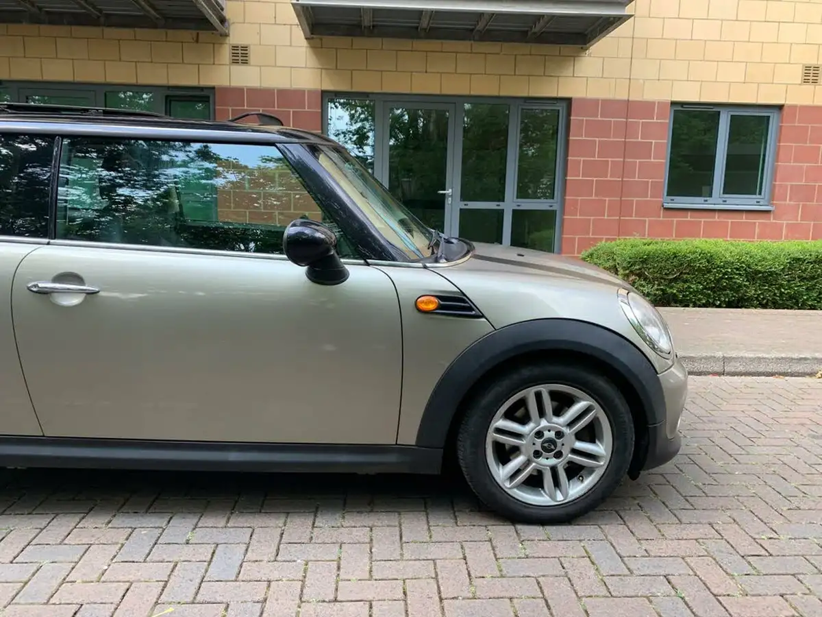 2011-mini-cooper-16-cooper-122bhp-hatchback-3d-big-8