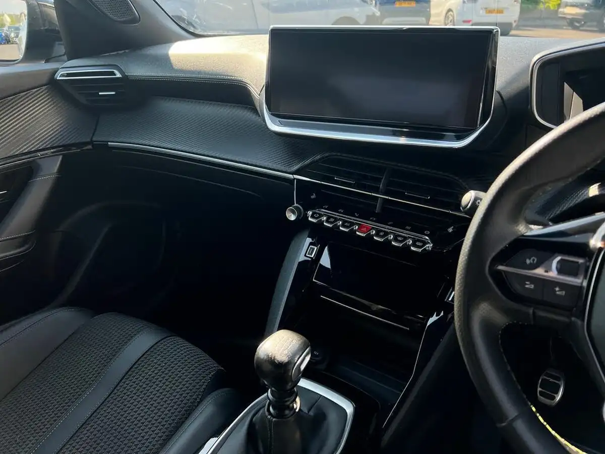 2020-peugeot-2008-suv-12-puretech-gt-line-big-19
