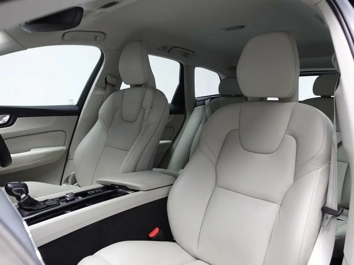2019-volvo-xc60-20-t5-momentum-awd-big-14
