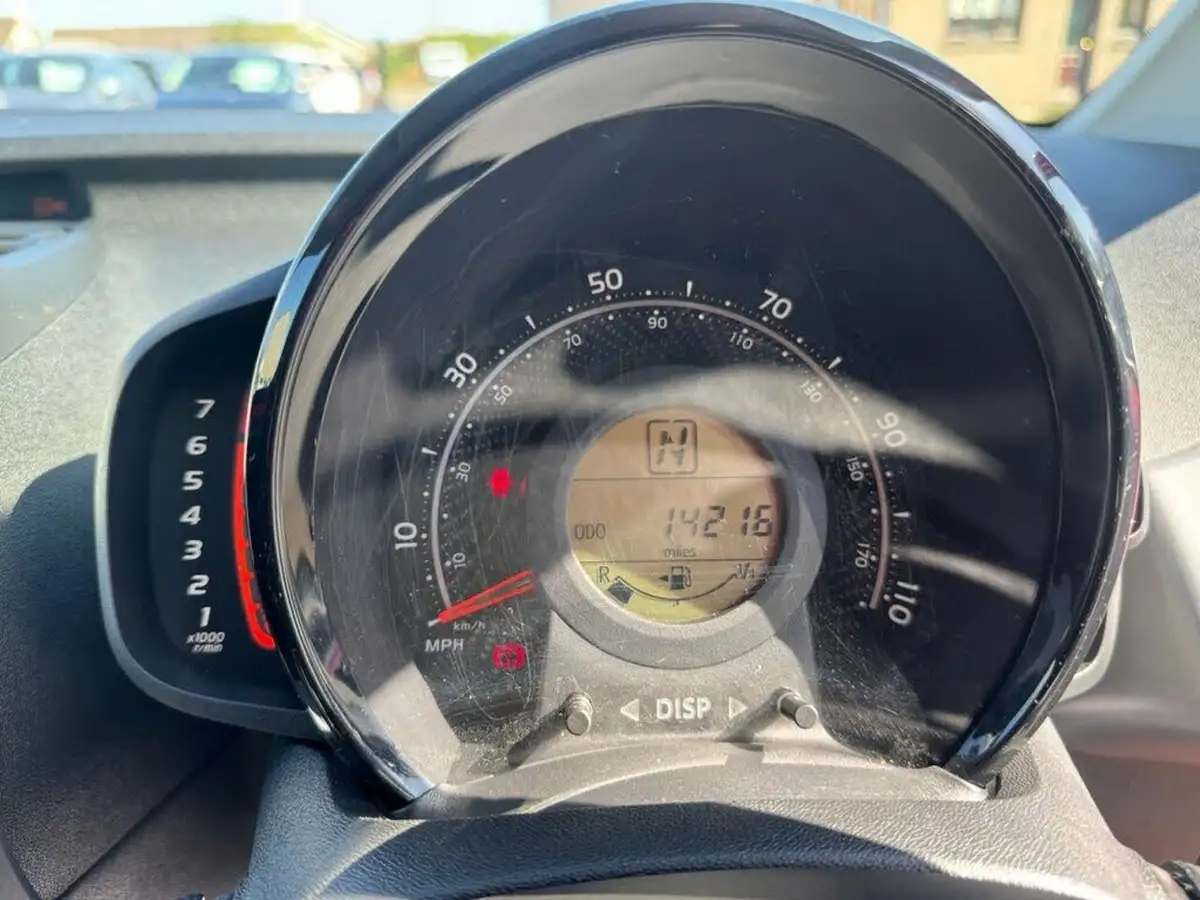 2019-toyota-aygo-10-vvt-i-x-play-tss-x-shift-big-20