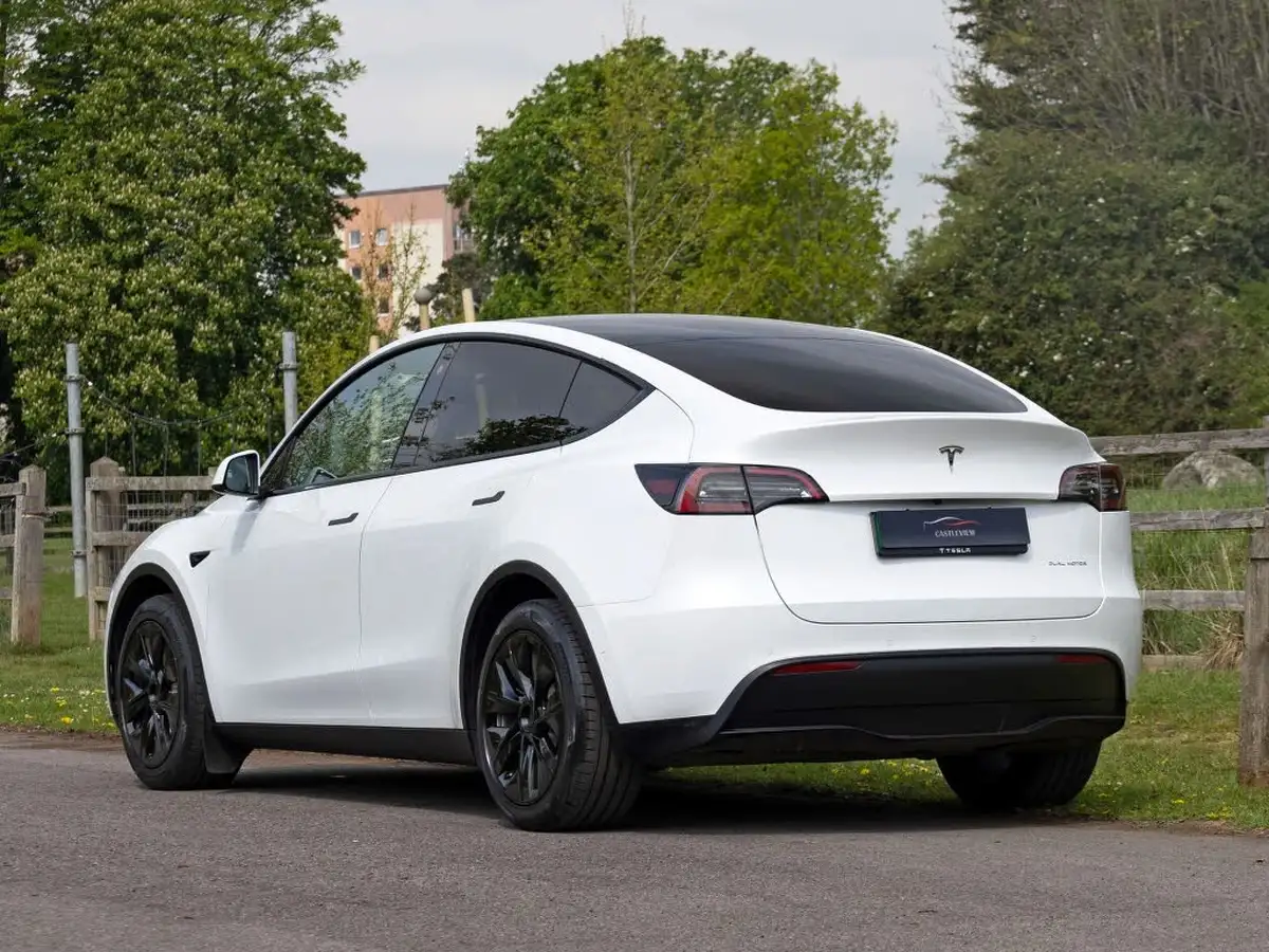 2022-tesla-model-y-e-long-range-big-5