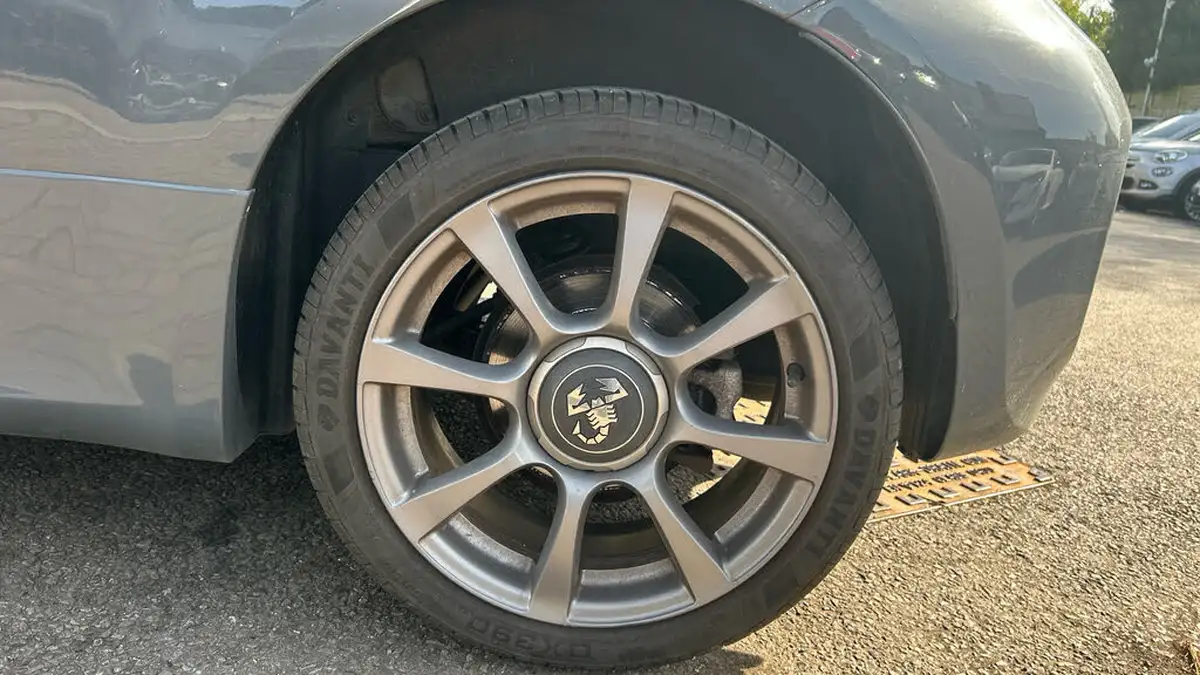 2019-abarth-595-14-tjet-big-14