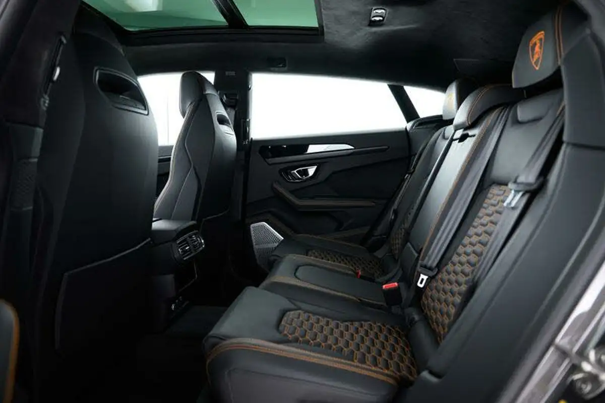 2024-lamborghini-urus-40-no-trim-big-7