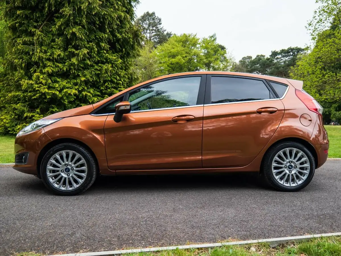 2014-ford-fiesta-10-titanium-80ps-ss-5d-big-8