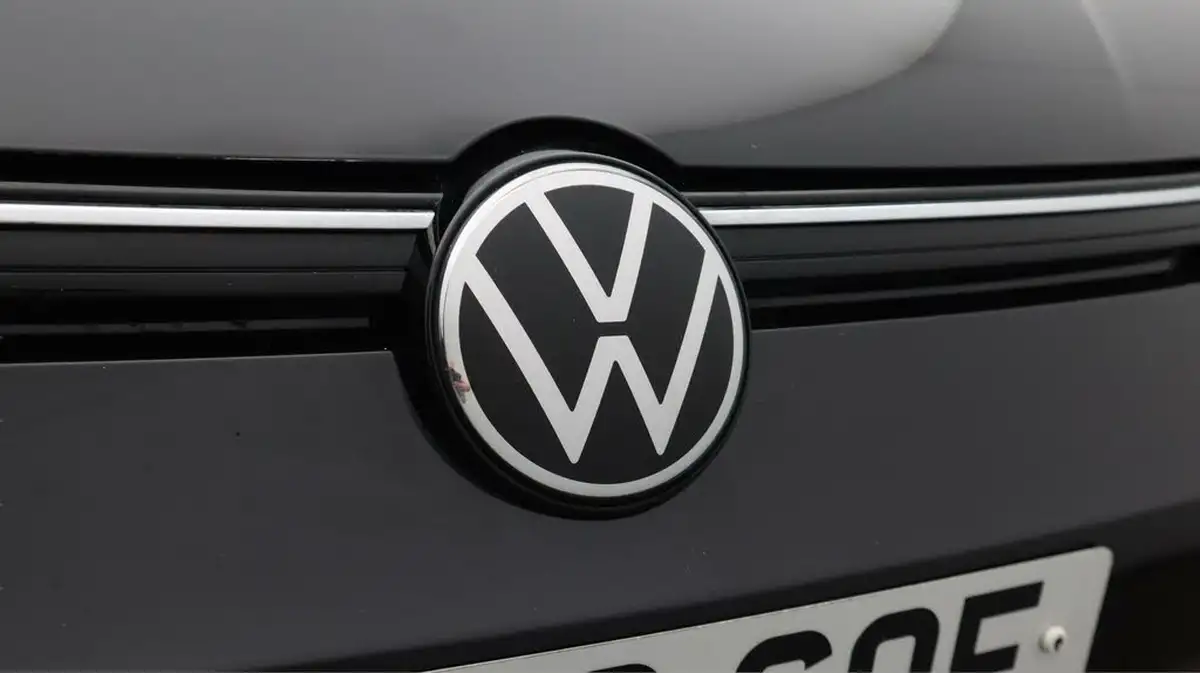2022-volkswagen-golf-15-tsi-r-line-130ps-hatchback-big-22
