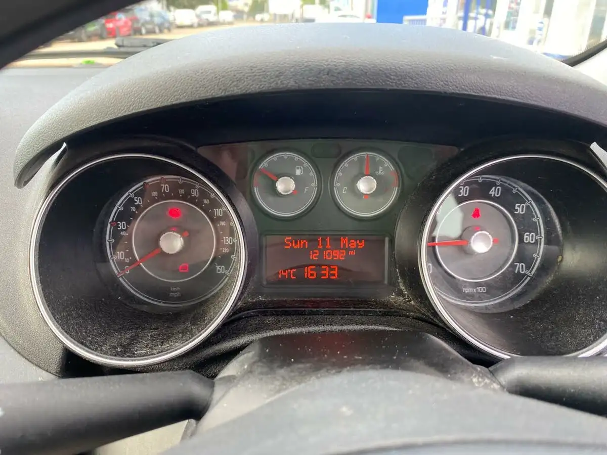 2010-fiat-punto-evo-14-active-5d-big-20