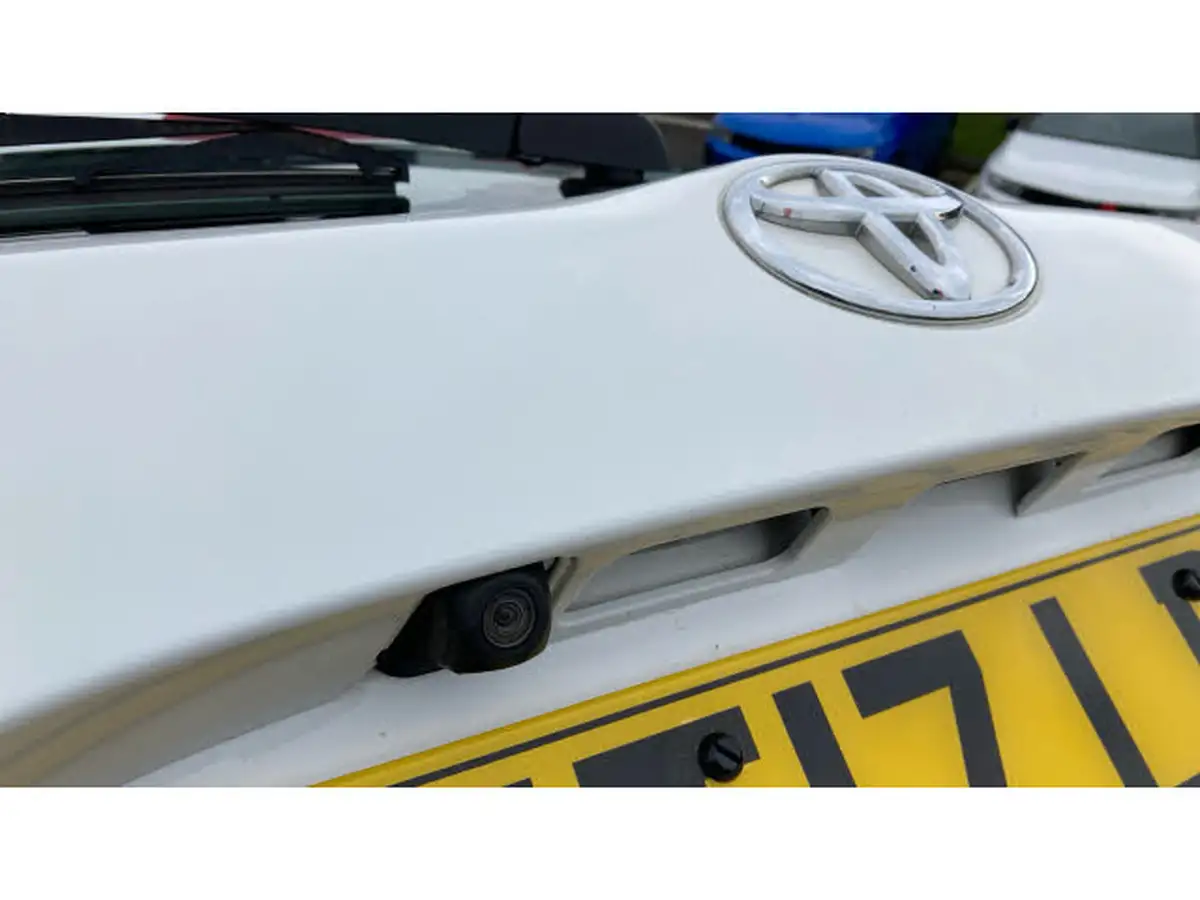 2017-toyota-yaris-15-vvt-i-icon-111bhp-big-28