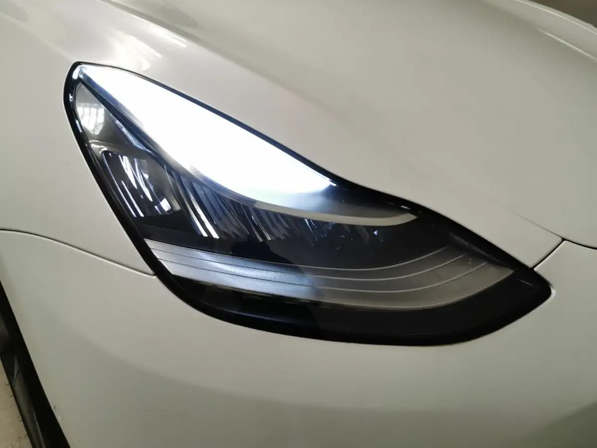 2020-tesla-model-3-e-long-range-big-22