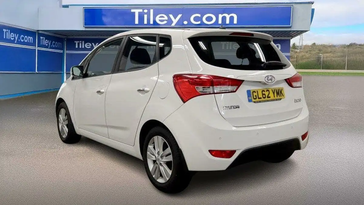 2013-hyundai-ix20-16-style-123bhp-big-3