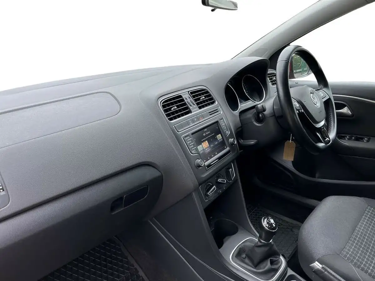 2015-volkswagen-polo-12-tsi-se-5d-big-7
