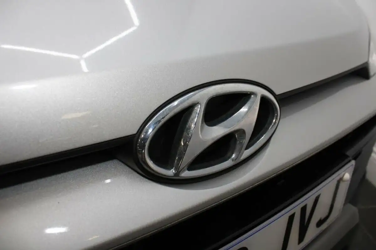 2016-hyundai-i20-10-active-big-10