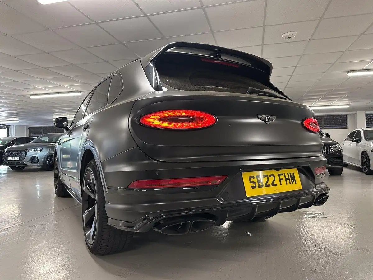2022-bentley-bentayga-40-v8-big-9