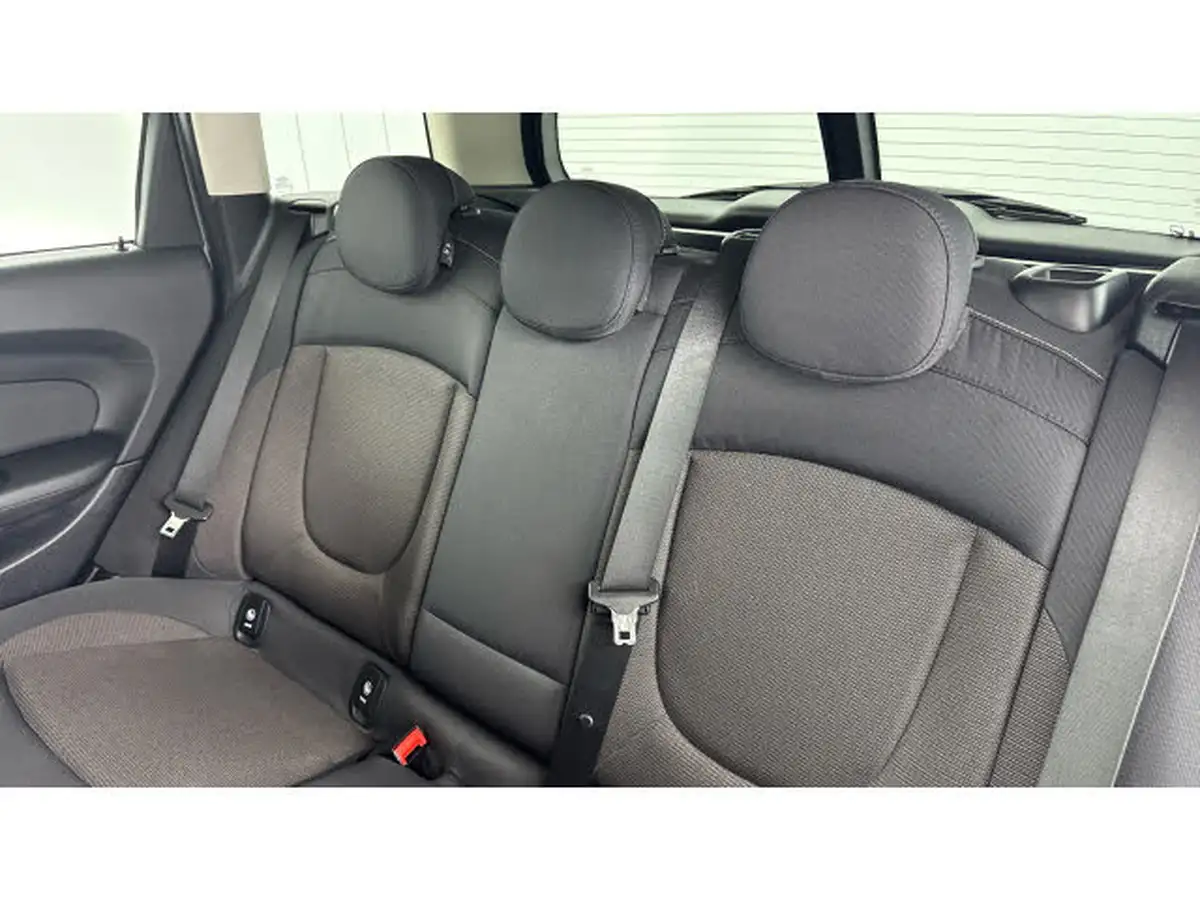 2021-mini-clubman-15-cooper-classic-big-11