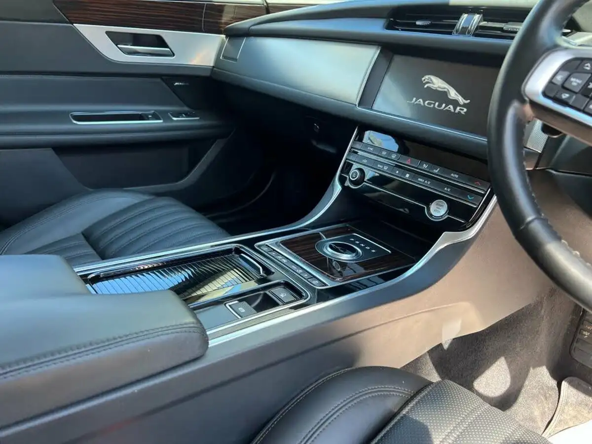 2019-jaguar-xf-20i-portfolio-250ps-sportbrake-5d-big-28