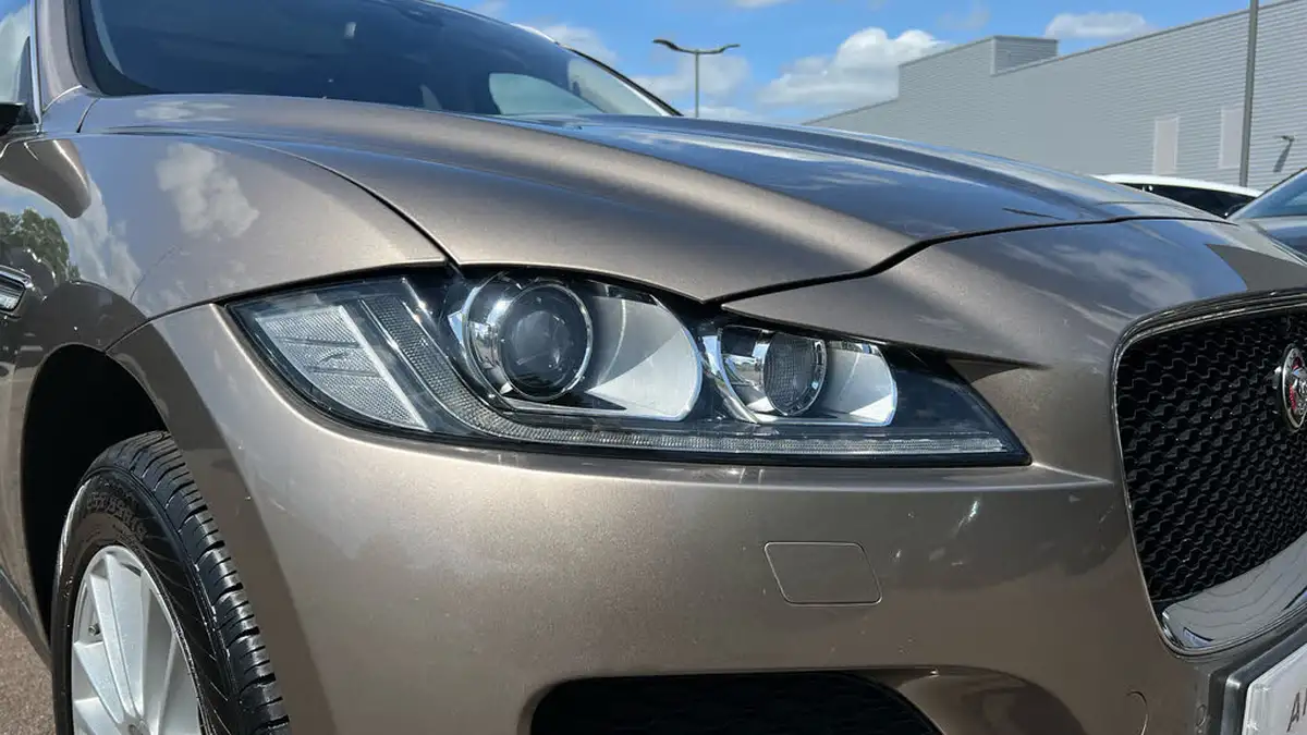 2017-jaguar-f-pace-20-i4d-portfolio-180ps-awd-auto-big-16
