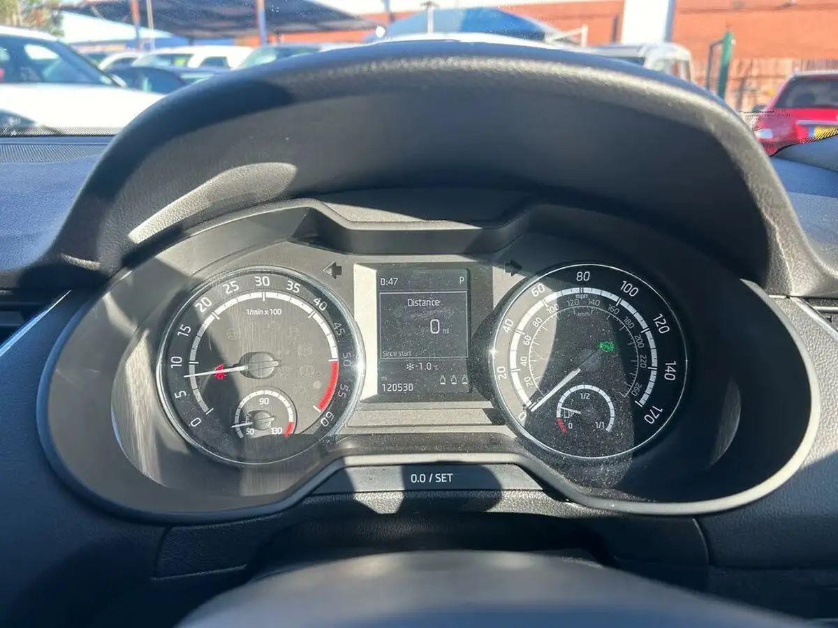 2014-skoda-octavia-20tdi-vrs-estate-dsg-big-58