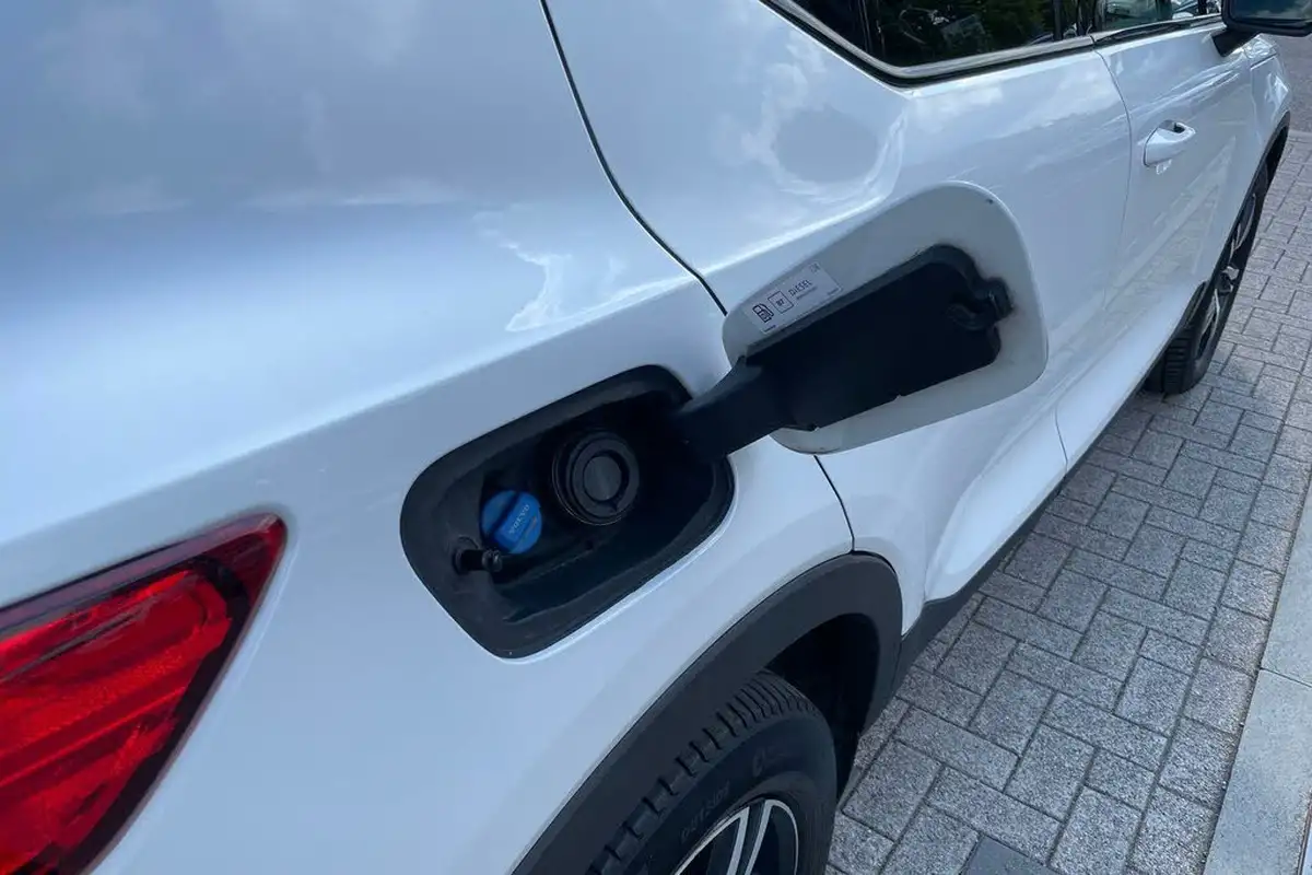 2019-volvo-xc40-20td-d3-r-design-awd-geartronic-big-17