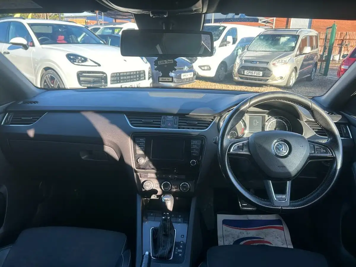 2014-skoda-octavia-20tdi-vrs-estate-dsg-big-9