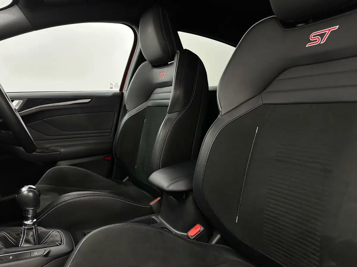 2020-ford-focus-20-st-hatchback-big-36