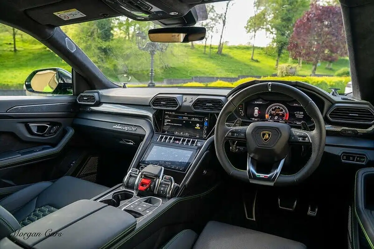 2021-lamborghini-urus-40-no-trim-big-29