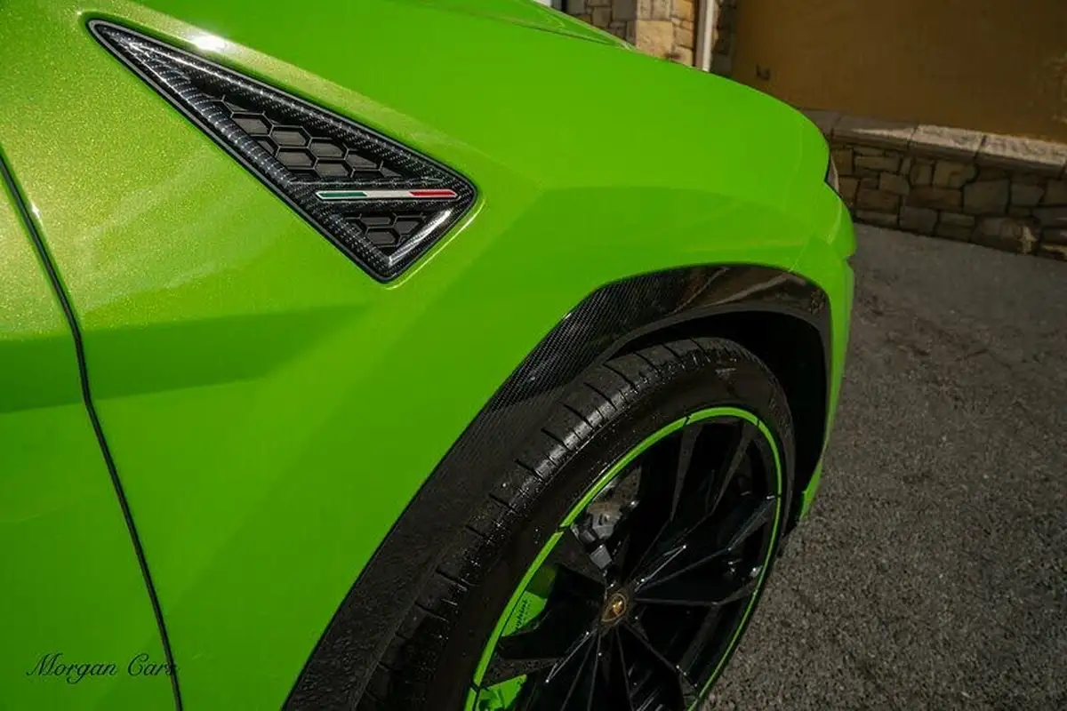 2021-lamborghini-urus-40-no-trim-big-5