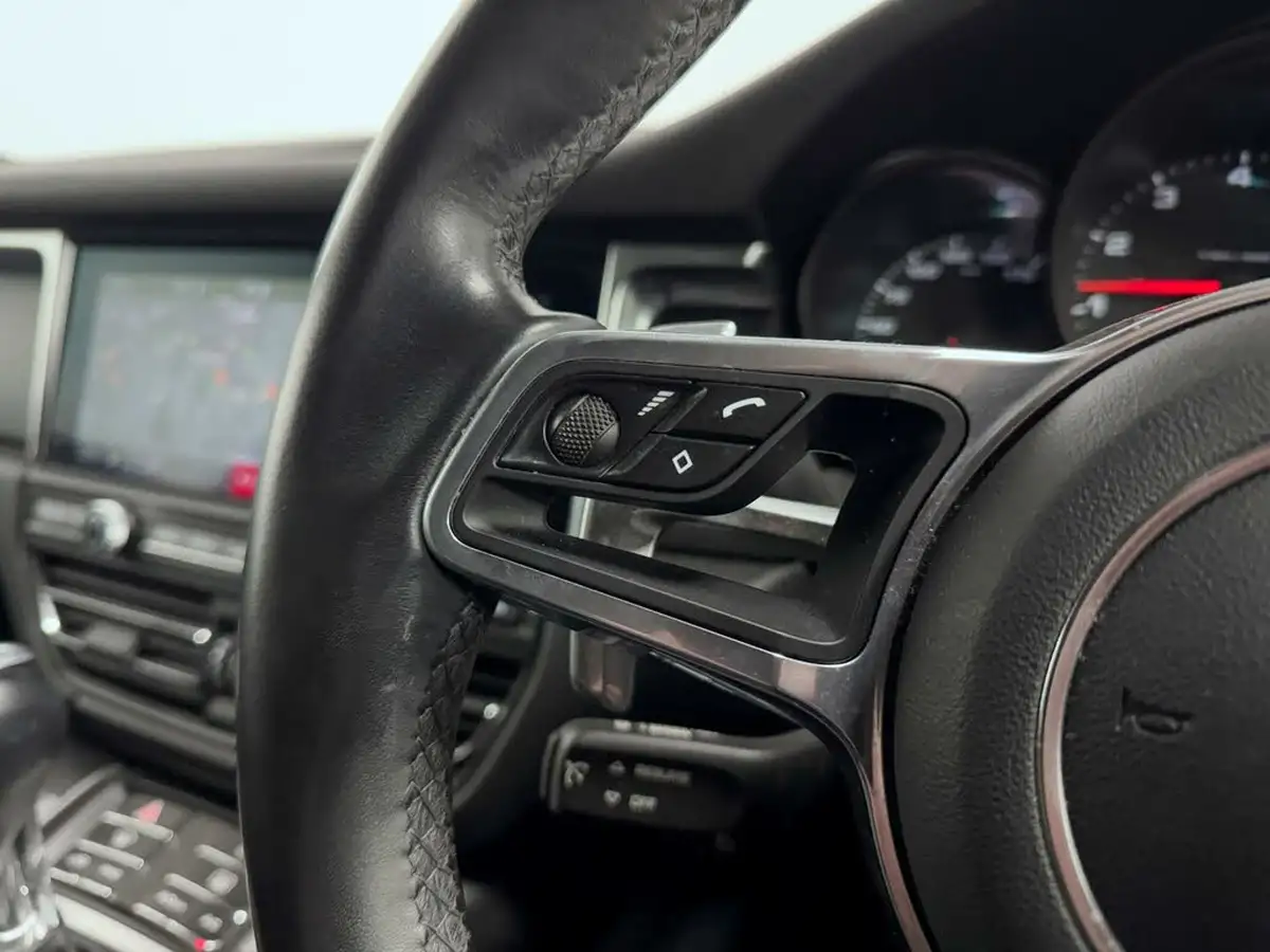 2019-porsche-macan-20-big-37