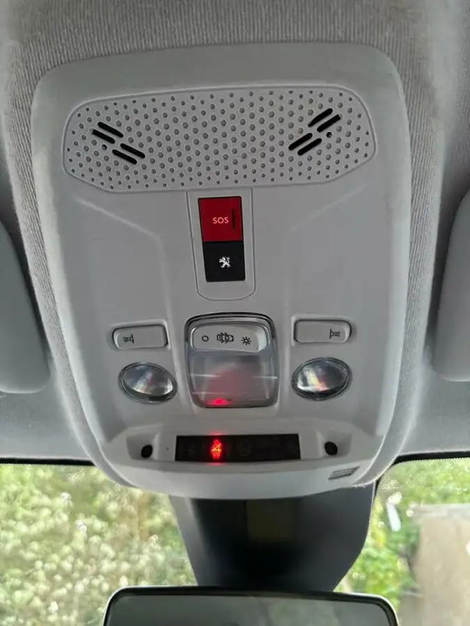 2022-peugeot-208-12-puretech-active-premium-100bhp-eat8-big-30