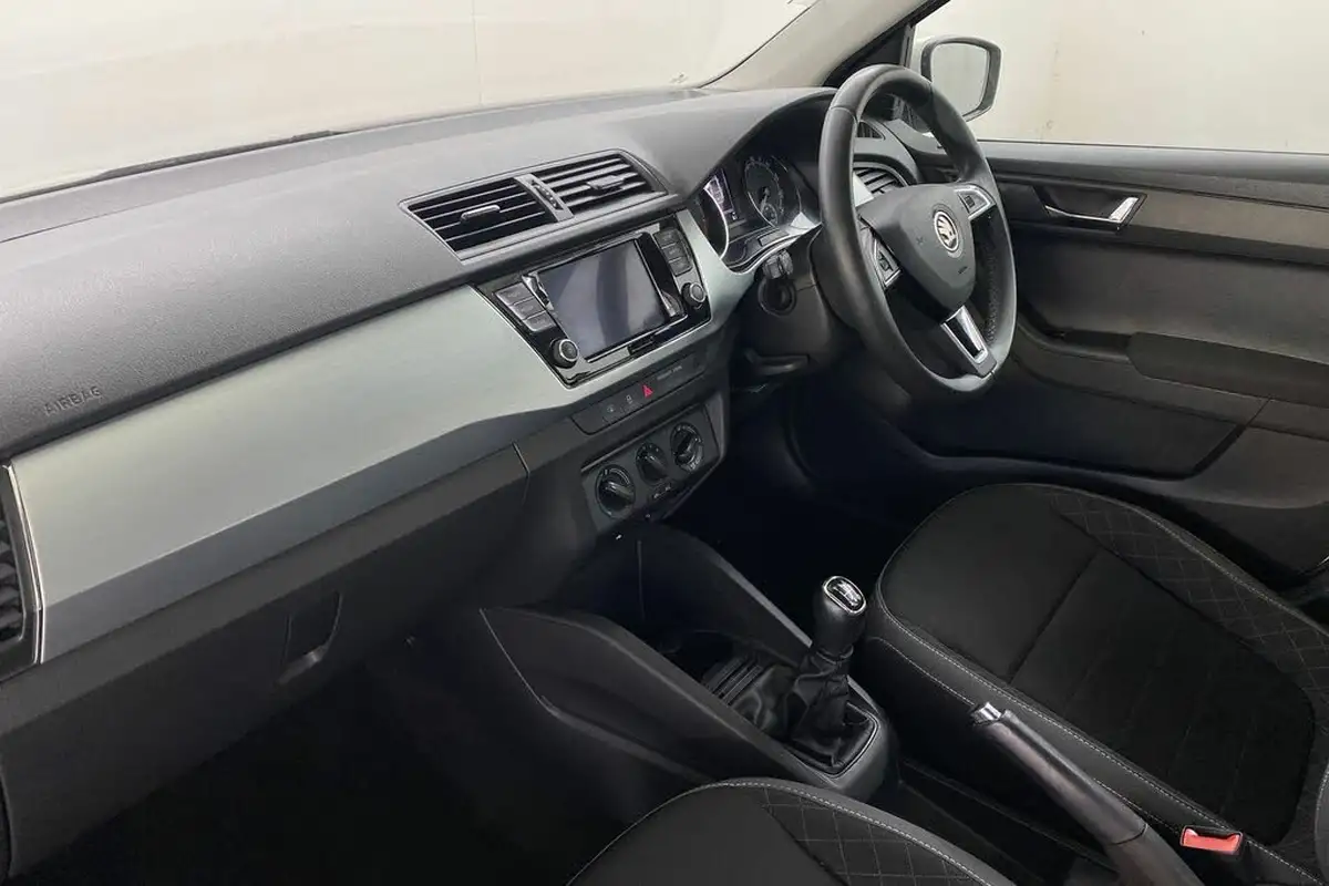 2019-skoda-fabia-10-mpi-se-75ps-ss-hatchback-big-11
