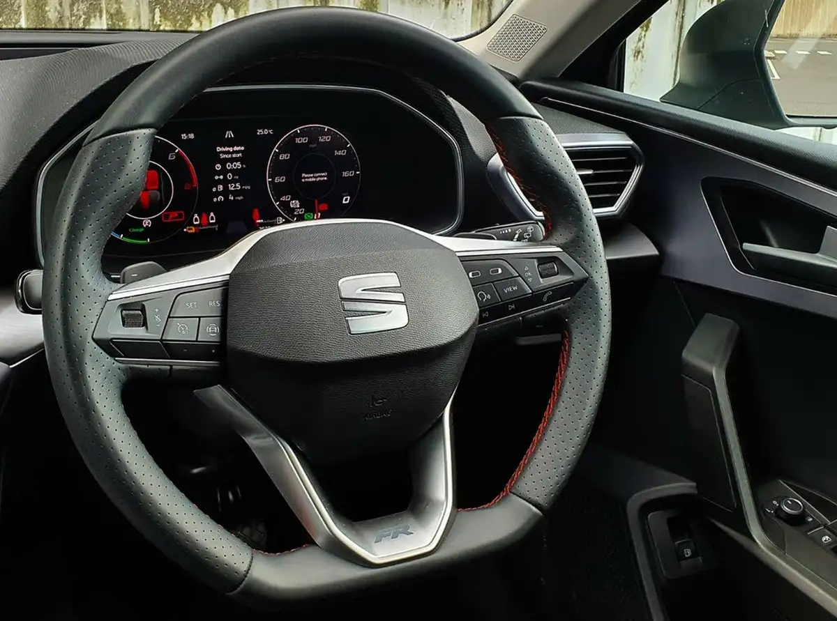 2024-seat-leon-14-e-hybrid-fr-hatchback-big-13